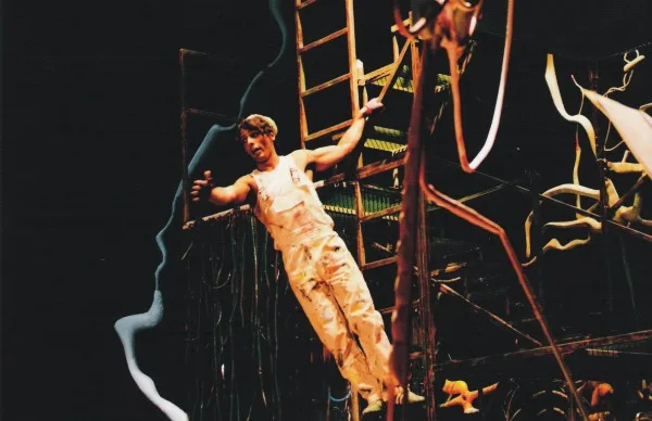 Bastián y Bastiana (2006), obra de Mozart / J. A. Sánchez Gómez — fotografía de la producción teatral de Teatro del Gato, compañía de teatro contemporáneo en Málaga (imagen 2 de 2)