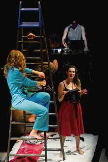 A puerta cerrada (Huis Clos) (2016), obra de Jean-Paul Sartre — fotografía de la producción teatral de Teatro del Gato, compañía de teatro contemporáneo en Málaga (imagen 2 de 2)
