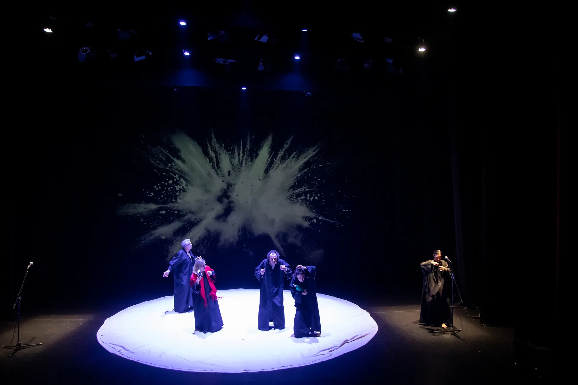 De lentejas y garbanzos (2025/26) — fotografía de la producción de Teatro del Gato (imagen 1 de 7)