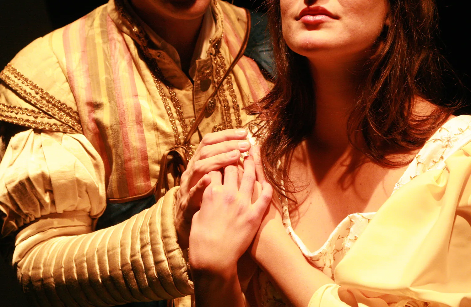 El chantajista (2008), obra de Pedro Salinas — fotografía de la producción teatral de Teatro del Gato, compañía de teatro contemporáneo en Málaga (imagen 2 de 3). Foto: Rafa Galán