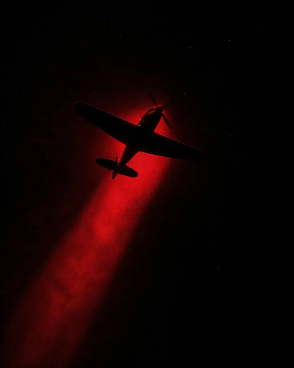 Avión de noche (2007), obra de Jorge Guillén — fotografía de la producción teatral de Teatro del Gato, compañía de teatro contemporáneo en Málaga