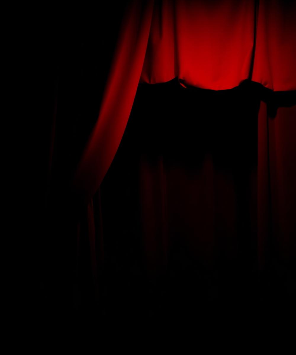 Tres escenas en ángulo recto (2006), obra de José Bergamín — fotografía de la producción teatral de Teatro del Gato, compañía de teatro contemporáneo en Málaga
